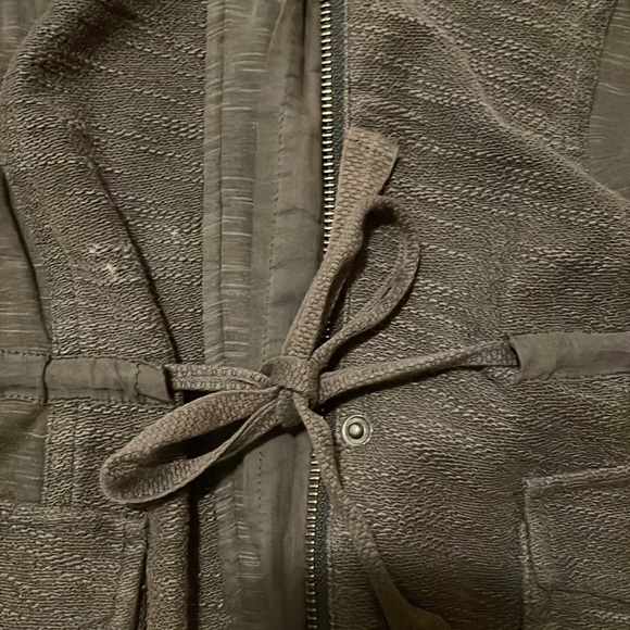 Anthropologie blazer jacket. Has zip/snap closure and cinch tie waist. - Picture 4 of 6